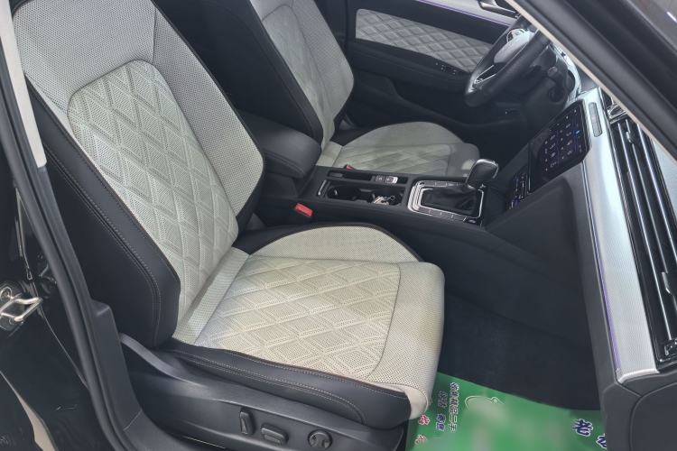 Used Volkswagen Magotan 2023 2 Million Units Commemorative Edition 330TSI DSG Luxury Version Right Front Seat