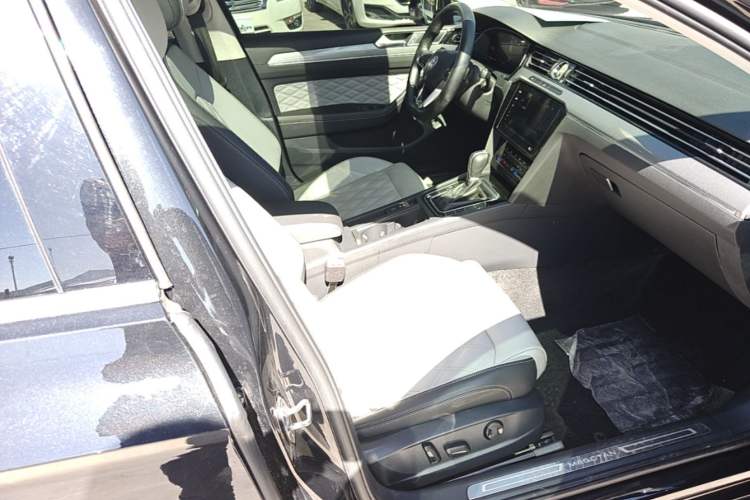 Used Volkswagen Magotan 2023 2 Million Units Limited Edition 330TSI DSG Leading Version Right Front Seat