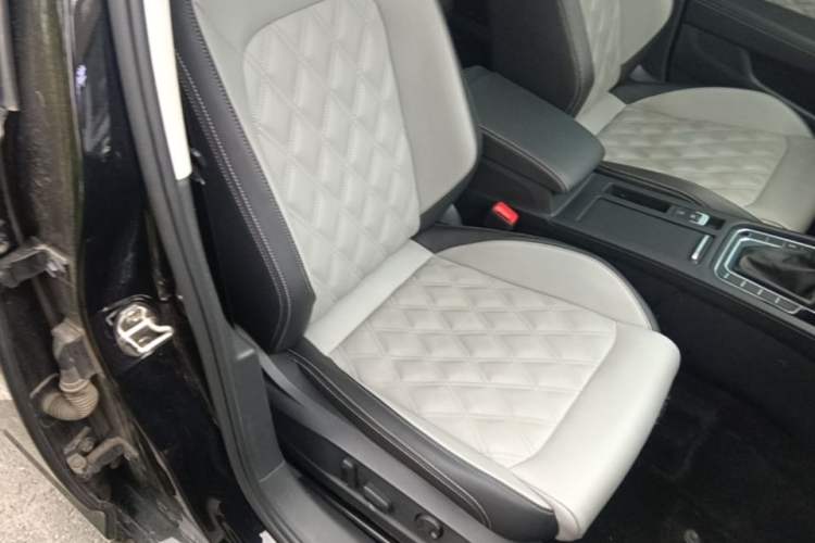 Used Volkswagen Magotan 2023 2 Million Units Limited Edition 330TSI DSG Leading Version Right Front Seat