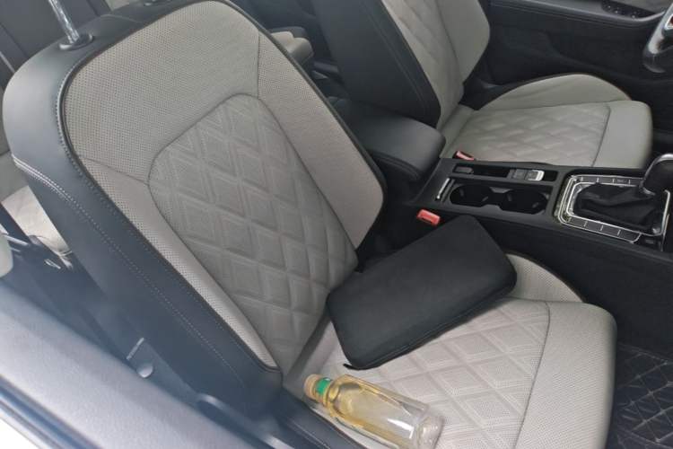 Used Volkswagen Magotan 2023 2 Million Units Commemorative Edition 330TSI DSG Luxury Version Right Front Seat