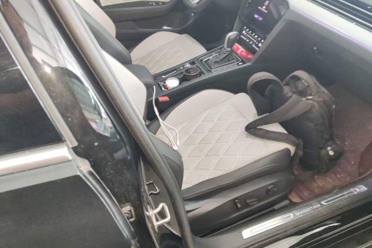 Used Volkswagen Magotan 2023 2 Million Units Commemorative Edition 330TSI DSG Luxury Version Right Front Seat