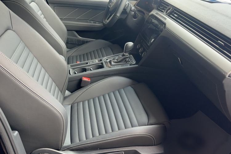 Used Volkswagen Magotan 2023 2 Million Units Limited-Edition 280TSI DSG Comfort Version Right Front Seat