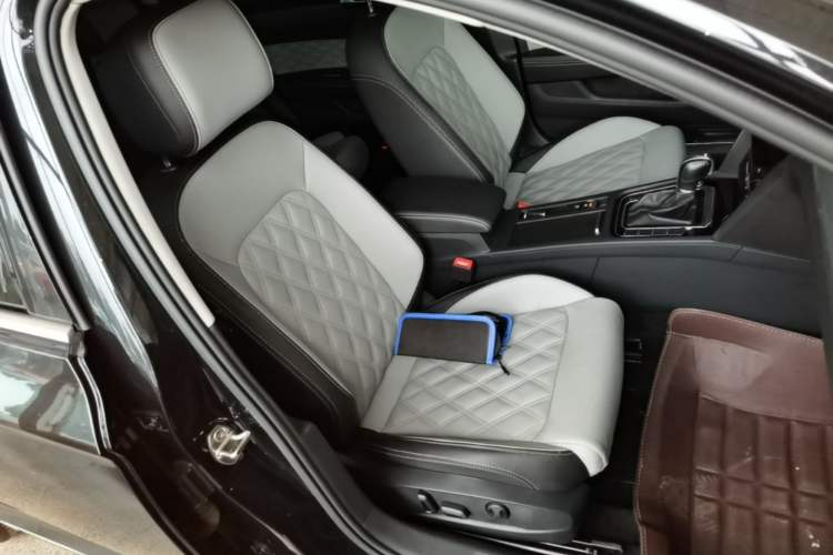 Used Volkswagen Magotan 2023 2 Million Units Limited Edition 330TSI DSG Leading Version Right Front Seat