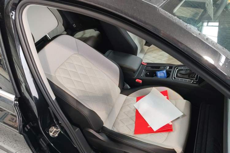 Used Volkswagen Magotan 2023 2 Million Units Commemorative Edition 330TSI DSG Luxury Version Right Front Seat
