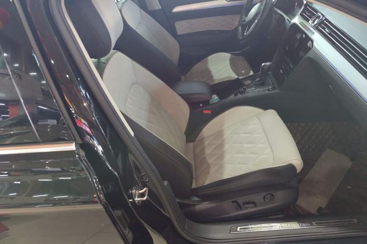 Used Volkswagen Magotan 2023 2 Million Units Limited Edition 330TSI DSG Leading Version Right Front Seat