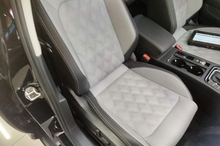 Used Volkswagen Magotan 2023 2 Million Units Limited Edition 330TSI DSG Leading Version Right Front Seat
