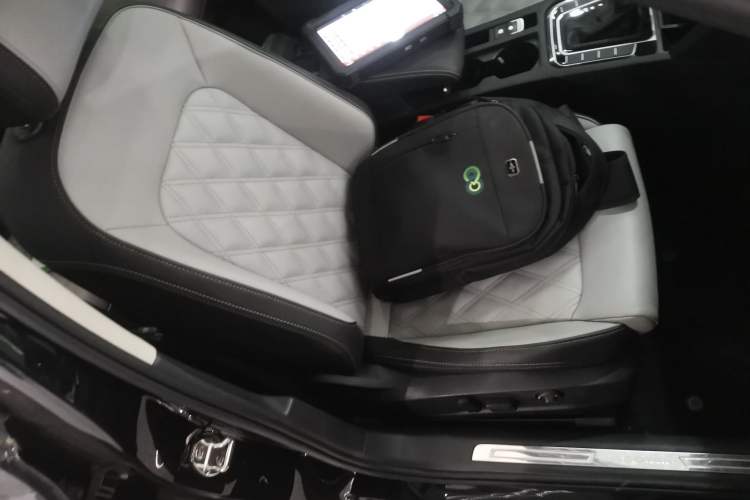 Used Volkswagen Magotan 2023 2 Million Units Limited Edition 330TSI DSG Leading Version Right Front Seat