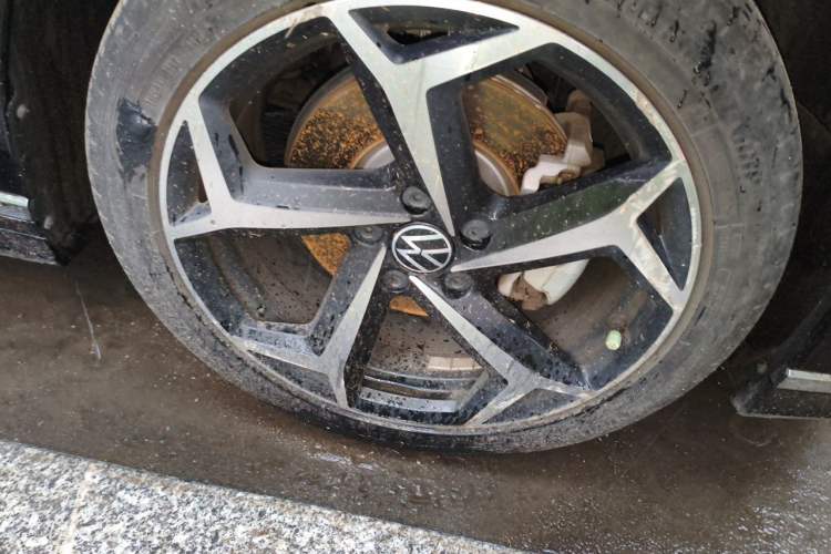 Used Volkswagen Magotan 2023 2 Million Units Limited Edition 330TSI DSG Leading Version Right Front Wheel Hub
