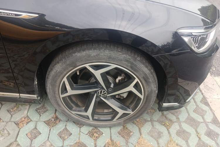 Used Volkswagen Magotan 2023 2 Million Units Commemorative Edition 330TSI DSG Luxury Version Right Front Wheel Hub