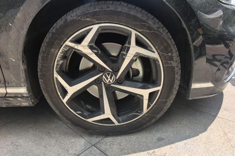 Used Volkswagen Magotan 2023 2 Million Units Limited Edition 330TSI DSG Leading Version Right Front Wheel Hub