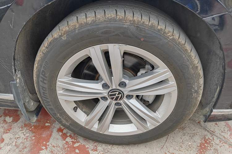 Used Volkswagen Magotan 2023 2 Million Units Limited-Edition 280TSI DSG Comfort Version Right Front Wheel Hub