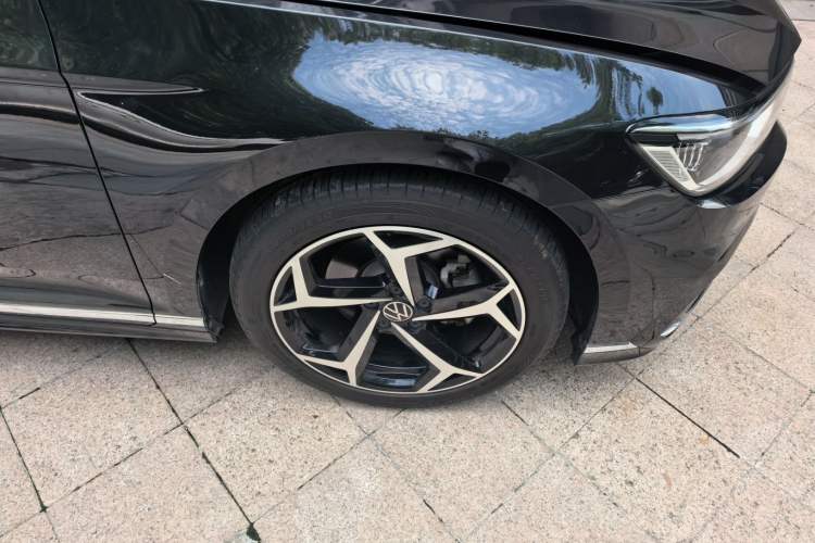 Used Volkswagen Magotan 2023 2 Million Units Limited Edition 330TSI DSG Leading Version Right Front Wheel Hub