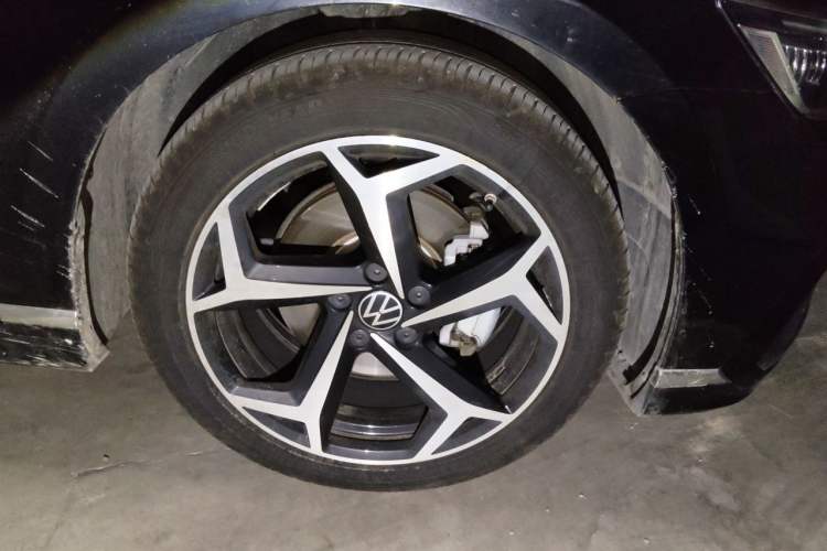 Used Volkswagen Magotan 2023 2 Million Units Commemorative Edition 330TSI DSG Luxury Version Right Front Wheel Hub