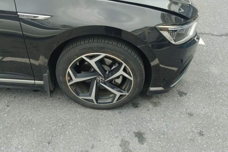 Used Volkswagen Magotan 2023 2 Million Units Commemorative Edition 330TSI DSG Luxury Version Right Front Wheel Hub