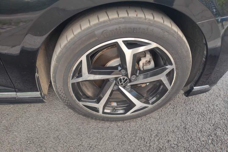 Used Volkswagen Magotan 2023 2 Million Units Limited Edition 330TSI DSG Leading Version Right Front Wheel Hub