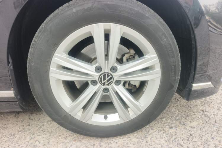 Used Volkswagen Magotan 2023 2 Million Units Limited-Edition 280TSI DSG Comfort Version Right Front Wheel Hub