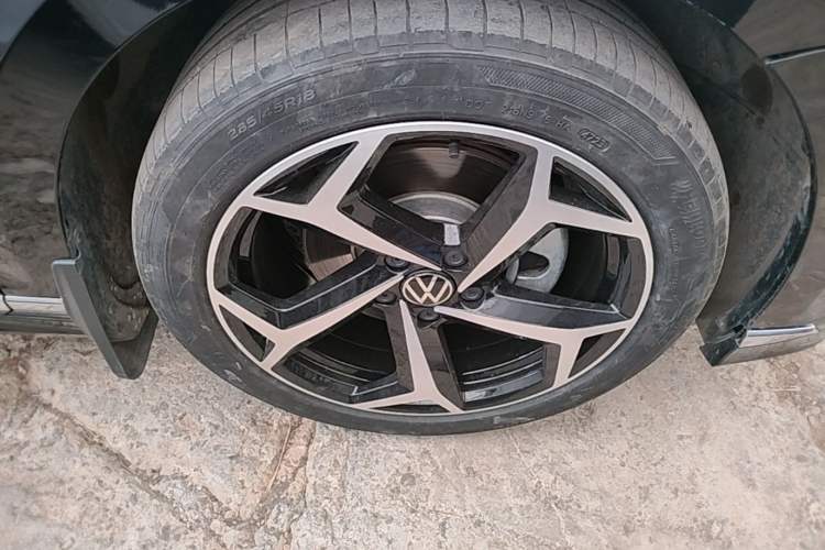 Used Volkswagen Magotan 2023 2 Million Units Limited Edition 330TSI DSG Leading Version Right Front Wheel Hub
