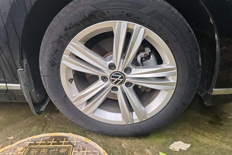 Used Volkswagen Magotan 2023 2 Million Units Limited-Edition 280TSI DSG Comfort Version Right Front Wheel Hub