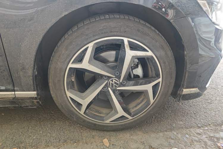 Used Volkswagen Magotan 2023 2 Million Units Commemorative Edition 330TSI DSG Luxury Version Right Front Wheel Hub