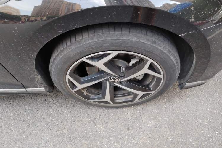 Used Volkswagen Magotan 2023 2 Million Units Commemorative Edition 330TSI DSG Luxury Version Right Front Wheel Hub
