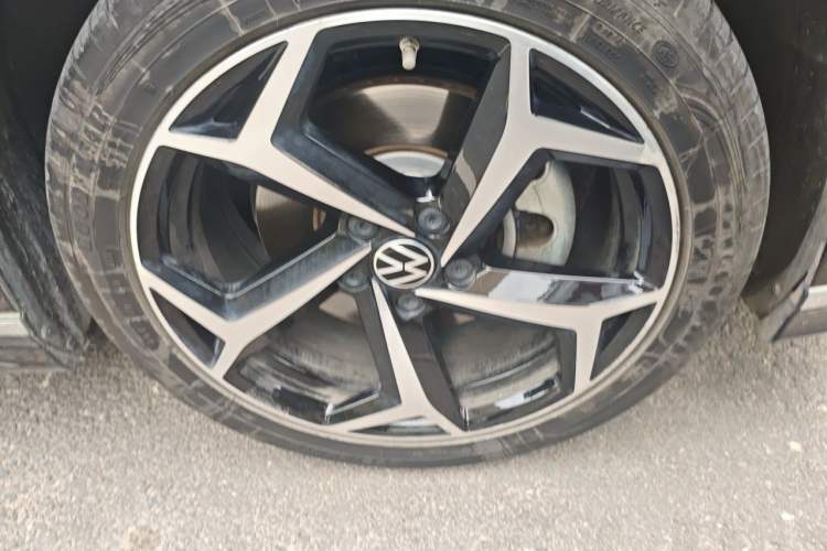 Used Volkswagen Magotan 2023 2 Million Units Limited-Edition 380TSI DSG Flagship Version Right Front Wheel Hub