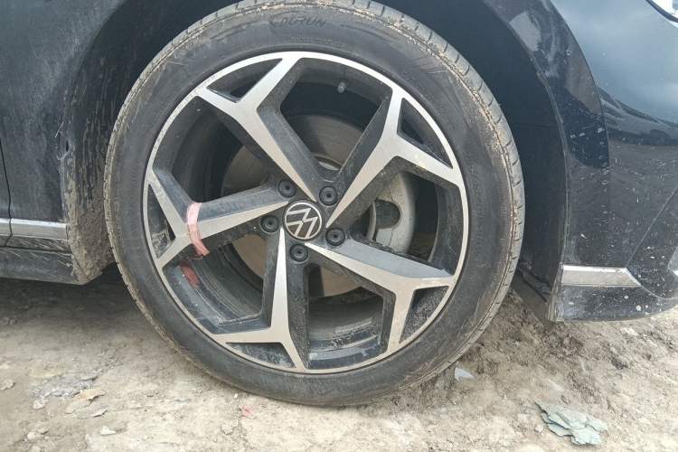 Used Volkswagen Magotan 2023 2 Million Units Limited Edition 330TSI DSG Leading Version Right Front Wheel Hub