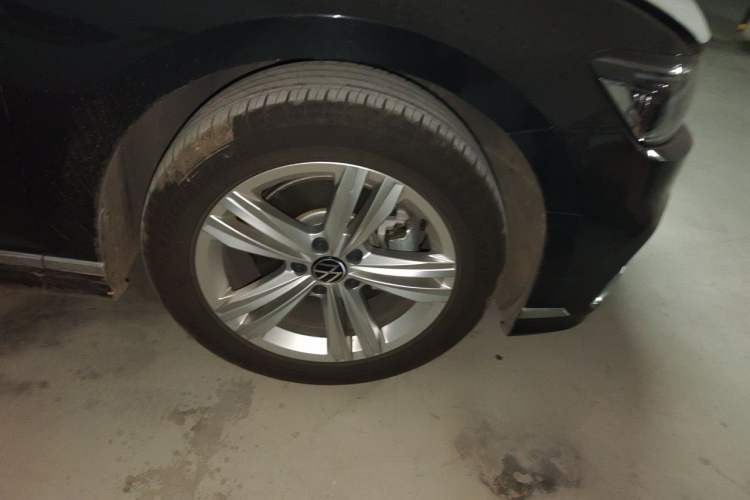 Used Volkswagen Magotan 2023 2 Million Units Limited-Edition 280TSI DSG Comfort Version Right Front Wheel Hub
