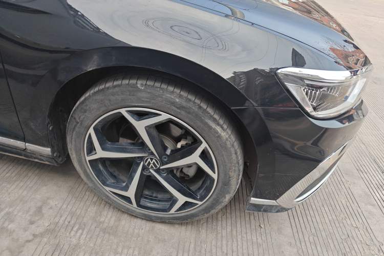 Used Volkswagen Magotan 2023 2 Million Units Limited Edition 280TSI DSG Leading Version Right Front Wheel Hub