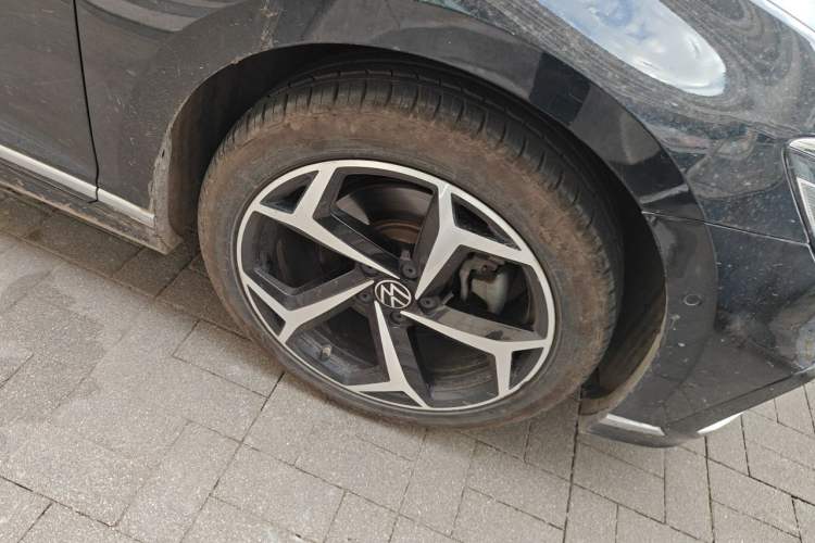 Used Volkswagen Magotan 2023 2 Million Units Limited-Edition 380TSI DSG Flagship Version Right Front Wheel Hub