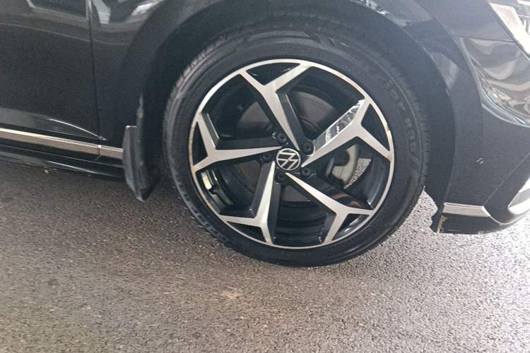 Used Volkswagen Magotan 2023 2 Million Units Limited Edition 330TSI DSG Leading Version Right Front Wheel Hub