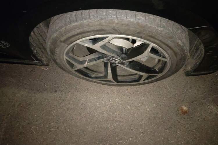 Used Volkswagen Magotan 2023 2 Million Units Commemorative Edition 330TSI DSG Luxury Version Right Front Wheel Hub
