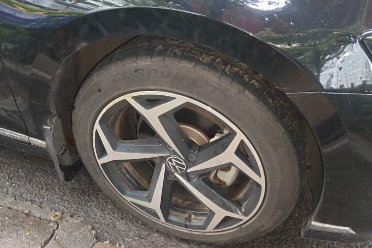 Used Volkswagen Magotan 2023 2 Million Units Limited Edition 330TSI DSG Leading Version Right Front Wheel Hub