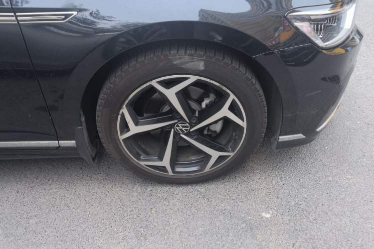 Used Volkswagen Magotan 2023 2 Million Units Limited Edition 330TSI DSG Leading Version Right Front Wheel Hub