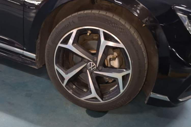 Used Volkswagen Magotan 2023 2 Million Units Commemorative Edition 330TSI DSG Luxury Version Right Front Wheel Hub