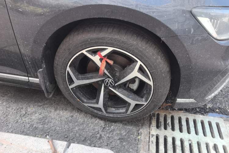 Used Volkswagen Magotan 2023 2 Million Units Limited Edition 330TSI DSG Leading Version Right Front Wheel Hub