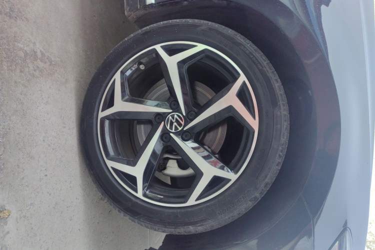 Used Volkswagen Magotan 2023 2 Million Units Limited Edition 330TSI DSG Leading Version Right Front Wheel Hub