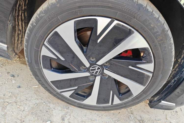 Used Volkswagen Magotan 2023 2 Million Units Limited Edition 330TSI DSG Leading Version Right Front Wheel Hub