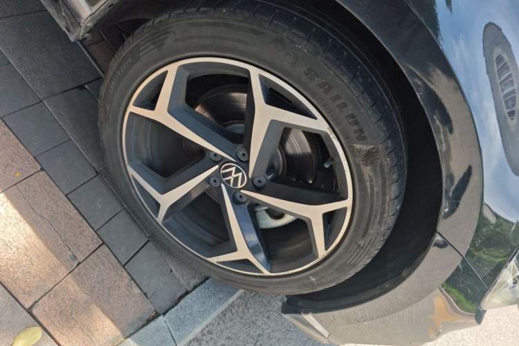 Used Volkswagen Magotan 2023 2 Million Units Limited Edition 330TSI DSG Leading Version Right Front Wheel Hub