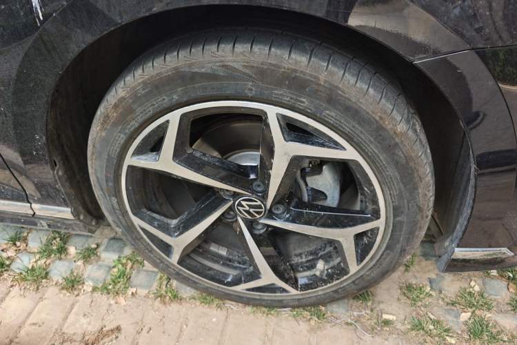 Used Volkswagen Magotan 2023 2 Million Units Limited Edition 330TSI DSG Leading Version Right Front Wheel Hub