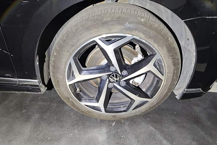 Used Volkswagen Magotan 2023 2 Million Units Commemorative Edition 330TSI DSG Luxury Version Right Front Wheel Hub