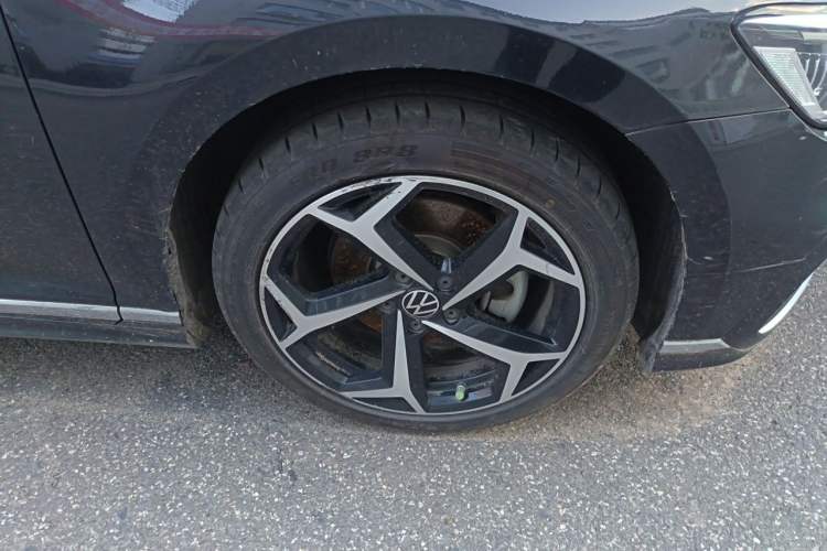 Used Volkswagen Magotan 2023 2 Million Units Commemorative Edition 330TSI DSG Luxury Version Right Front Wheel Hub