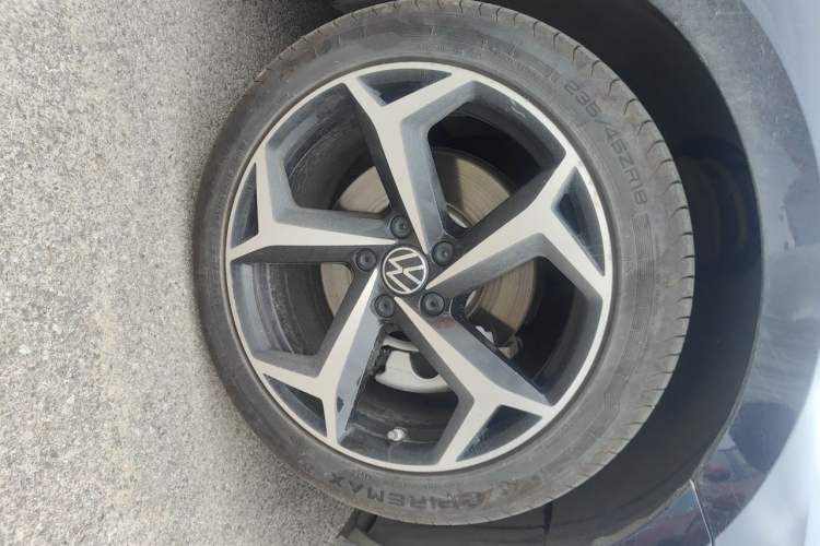 Used Volkswagen Magotan 2023 2 Million Units Limited Edition 330TSI DSG Leading Version Right Front Wheel Hub