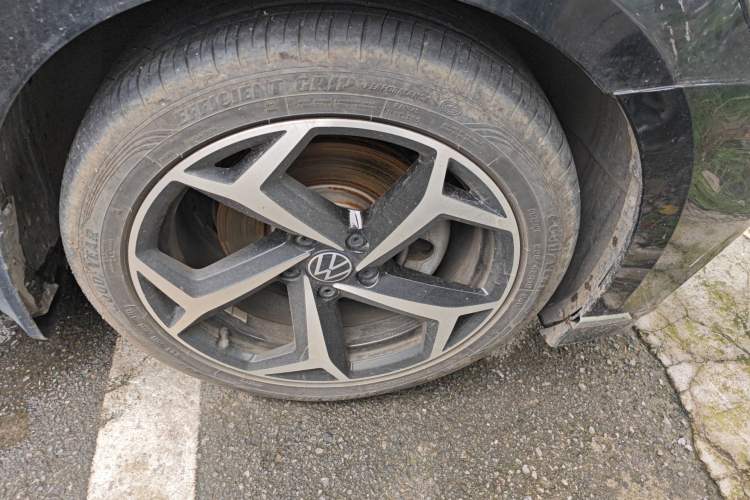 Used Volkswagen Magotan 2023 2 Million Units Limited Edition 330TSI DSG Leading Version Right Front Wheel Hub