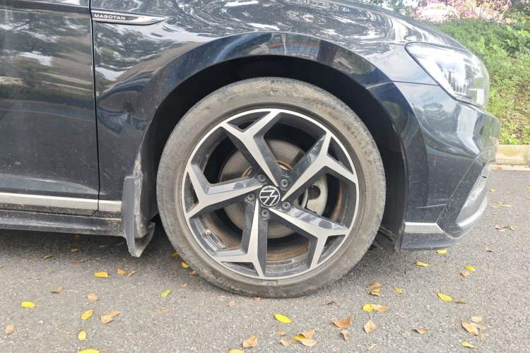 Used Volkswagen Magotan 2023 2 Million Units Commemorative Edition 330TSI DSG Luxury Version Right Front Wheel Hub