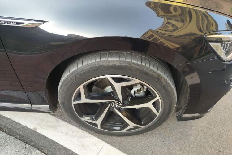 Used Volkswagen Magotan 2023 2 Million Units Commemorative Edition 330TSI DSG Luxury Version Right Front Wheel Hub