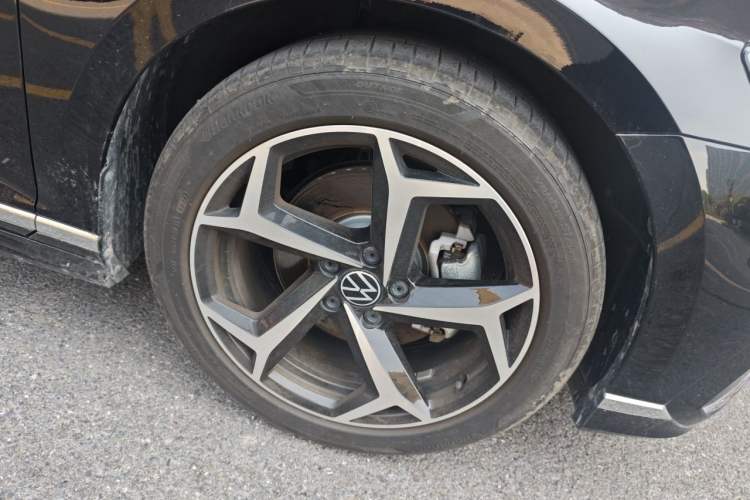 Used Volkswagen Magotan 2023 2 Million Units Limited Edition 330TSI DSG Leading Version Right Front Wheel Hub