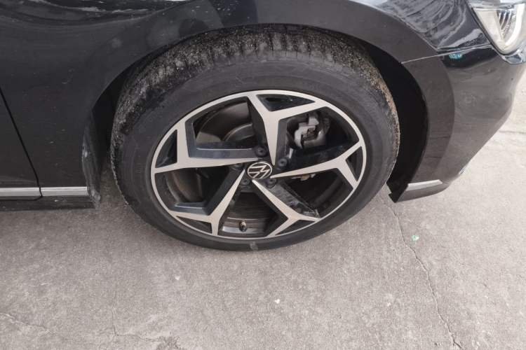Used Volkswagen Magotan 2023 2 Million Units Commemorative Edition 330TSI DSG Luxury Version Right Front Wheel Hub