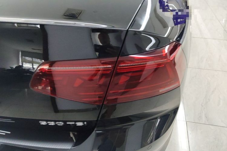 Used Volkswagen Magotan 2023 2 Million Units Limited Edition 330TSI DSG Leading Version Right Rear Taillight