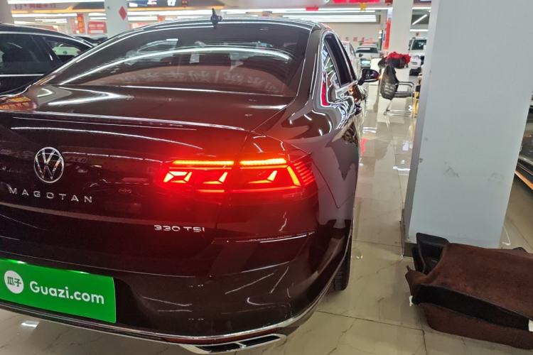 Used Volkswagen Magotan 2023 2 Million Units Commemorative Edition 330TSI DSG Luxury Version Right Rear Taillight