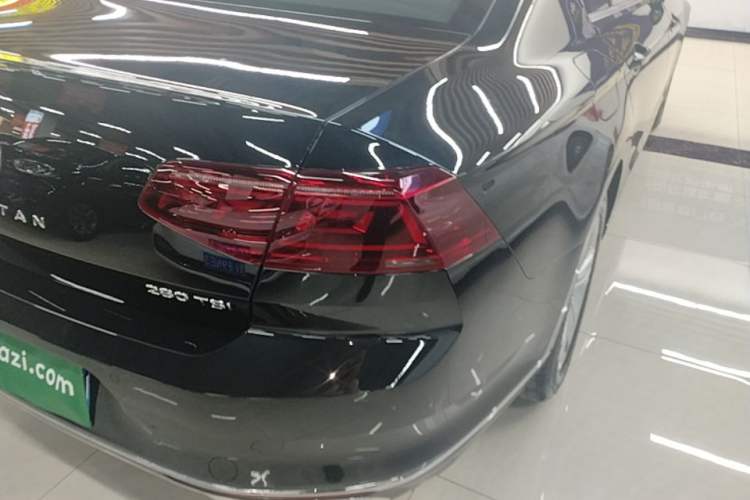 Used Volkswagen Magotan 2023 2 Million Units Limited-Edition 280TSI DSG Comfort Version Right Rear Taillight
